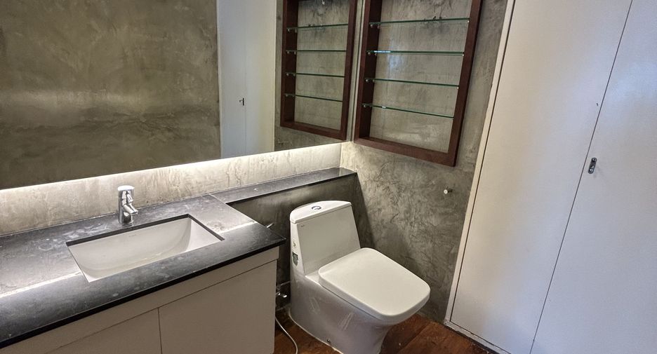 For sale 1 bed condo in Sathon, Bangkok