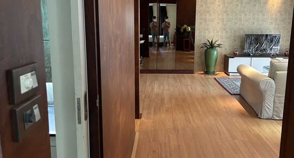For sale 1 bed condo in Sathon, Bangkok
