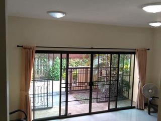 À louer 2 chambres maison de ville à Mueang Chiang Mai, Chiang Mai