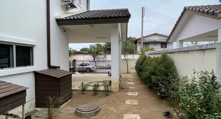 For rent 3 bedrooms house in Mueang Chiang Mai, Chiang Mai