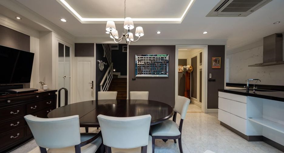 For sale 2 bedrooms house in Watthana, Bangkok