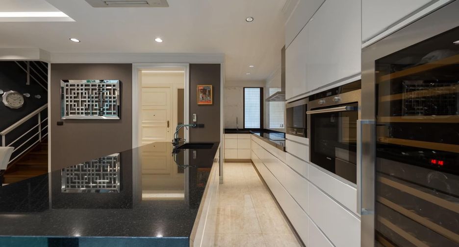 For sale 2 bedrooms house in Watthana, Bangkok