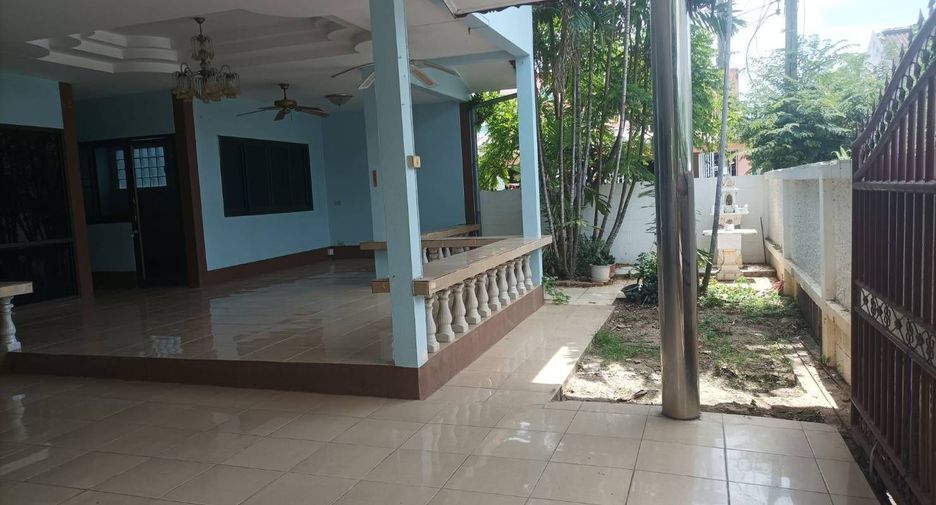 For rent 4 bedrooms house in Mueang Chiang Mai, Chiang Mai