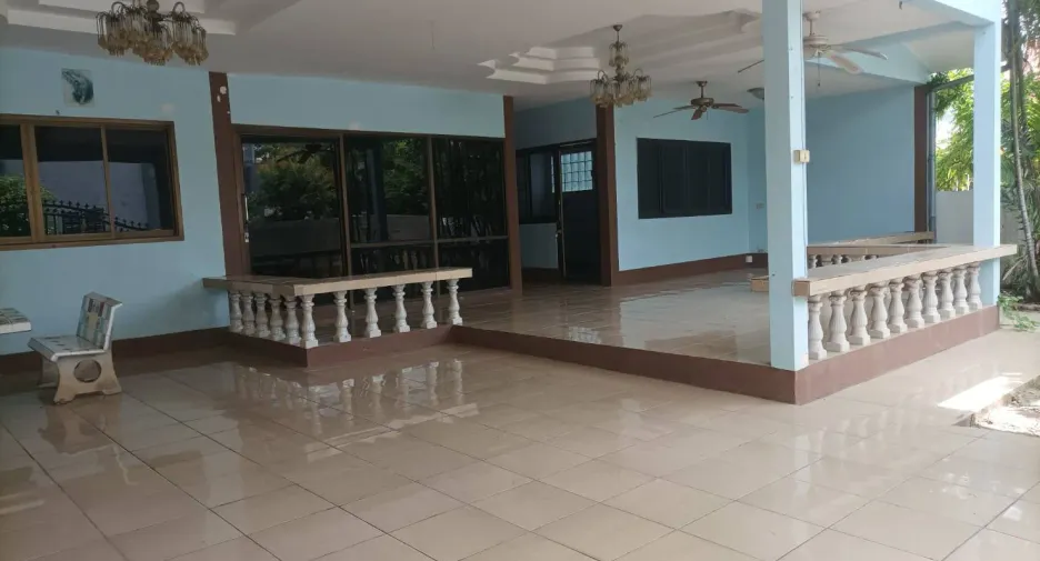 For rent 4 bedrooms house in Mueang Chiang Mai, Chiang Mai