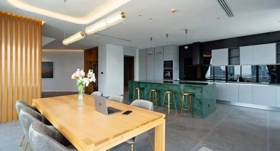 For sale 4 bedrooms condo in Watthana, Bangkok