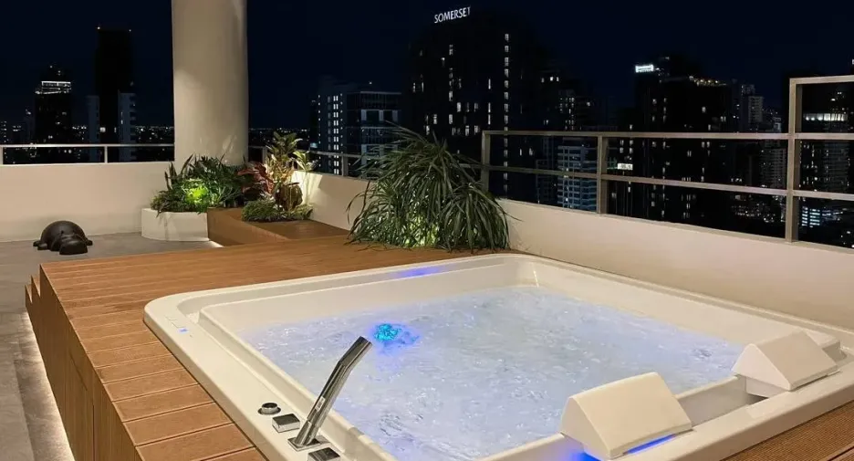 For sale 4 bedrooms condo in Watthana, Bangkok