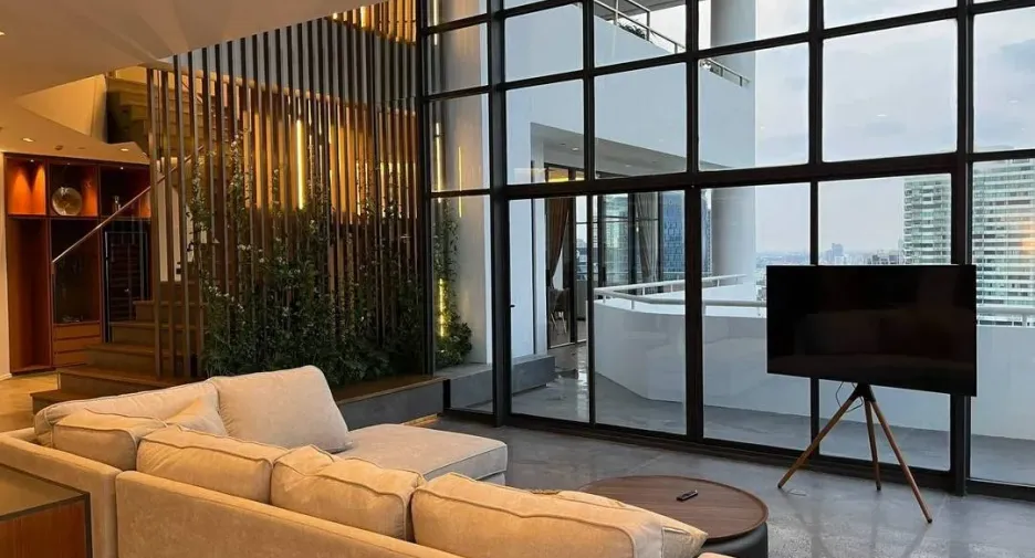 For sale 4 bedrooms condo in Watthana, Bangkok