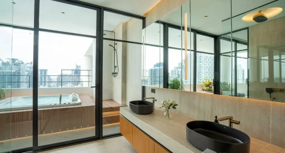 For sale 4 bedrooms condo in Watthana, Bangkok