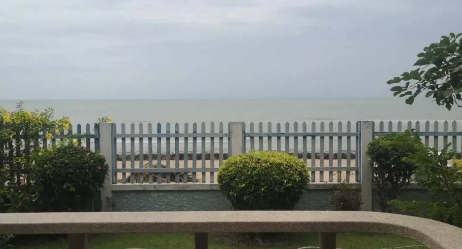 For sale 4 bedrooms house in Cha Am, Phetchaburi