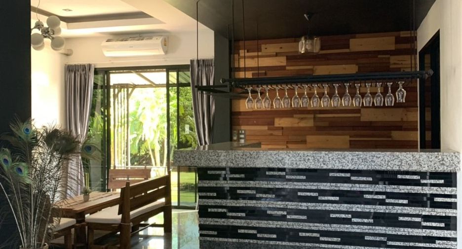 For rent 3 bedrooms villa in Saraphi, Chiang Mai