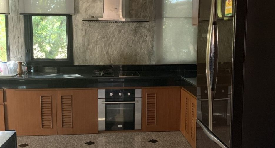 For rent 3 bedrooms villa in Saraphi, Chiang Mai