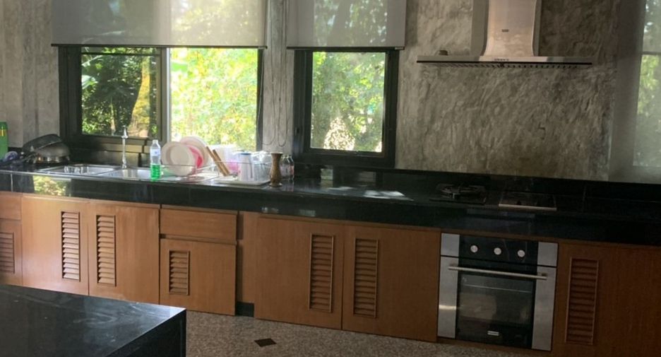 For rent 3 bedrooms villa in Saraphi, Chiang Mai