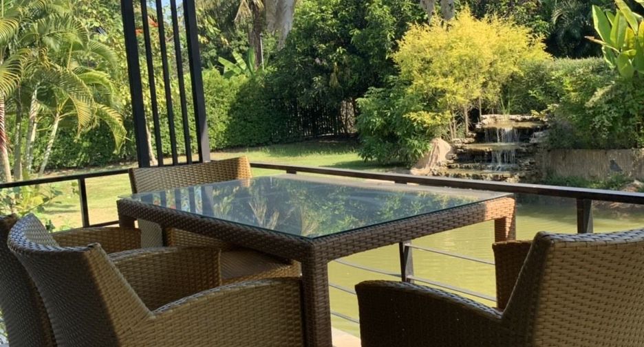 For rent 3 bedrooms villa in Saraphi, Chiang Mai
