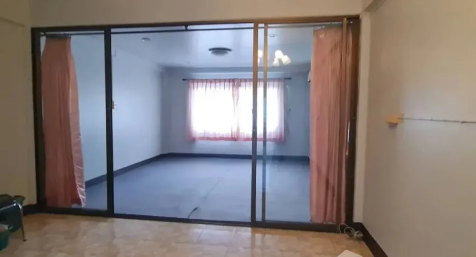 Reihenhaus zum Kauf mit 7 Zimmer in Mueang Chiang Mai, Chiang Mai