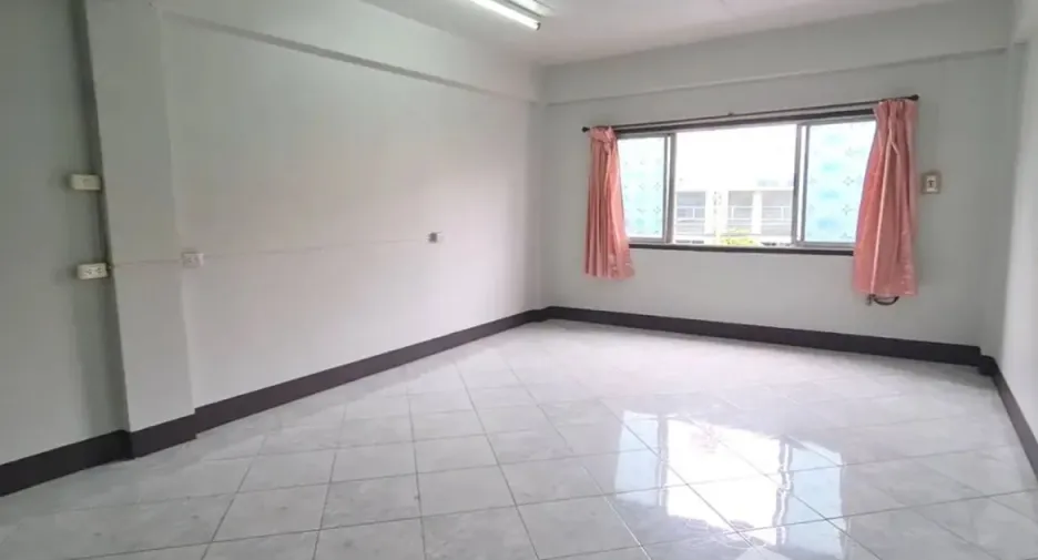 Reihenhaus zum Kauf mit 7 Zimmer in Mueang Chiang Mai, Chiang Mai