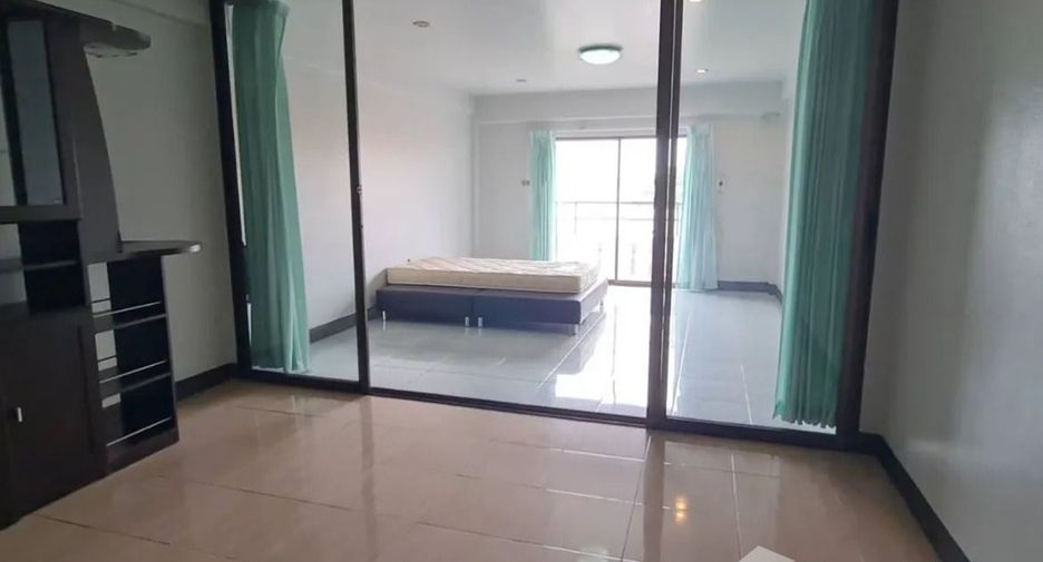 Reihenhaus zum Kauf mit 7 Zimmer in Mueang Chiang Mai, Chiang Mai