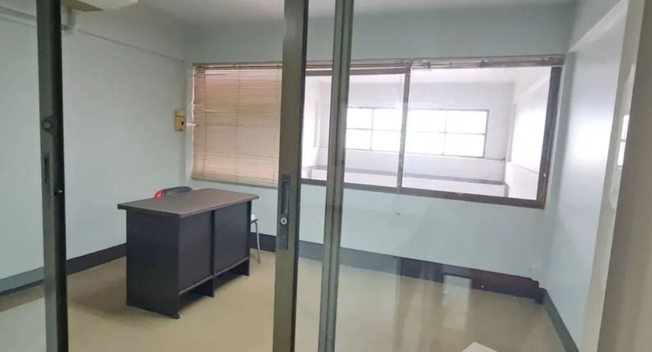 Reihenhaus zum Kauf mit 7 Zimmer in Mueang Chiang Mai, Chiang Mai