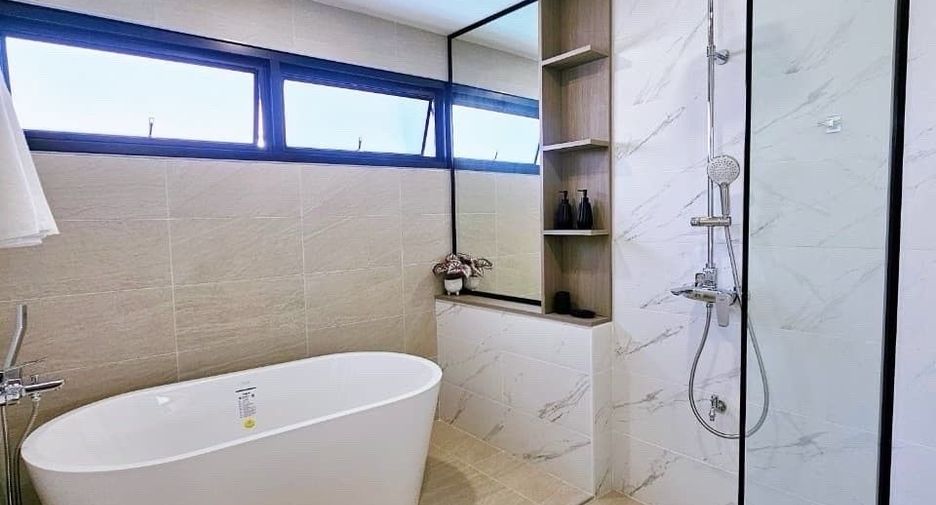For sale 4 bedrooms villa in Saraphi, Chiang Mai