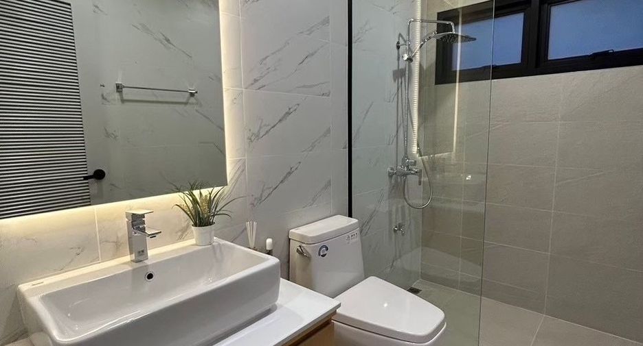 For sale 4 bedrooms villa in Saraphi, Chiang Mai