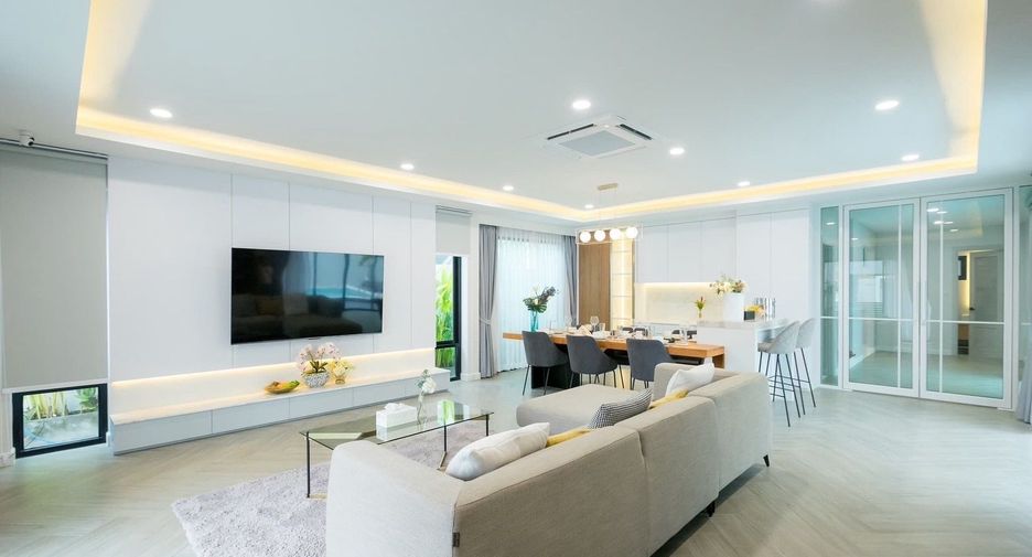 For sale 4 bedrooms villa in Saraphi, Chiang Mai