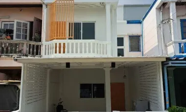 À vendre 3 chambres maison de ville à Nong Khaem, Bangkok