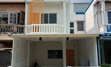 Casa adosada en venta de 3 habitaciones en Nong Khaem, Bangkok