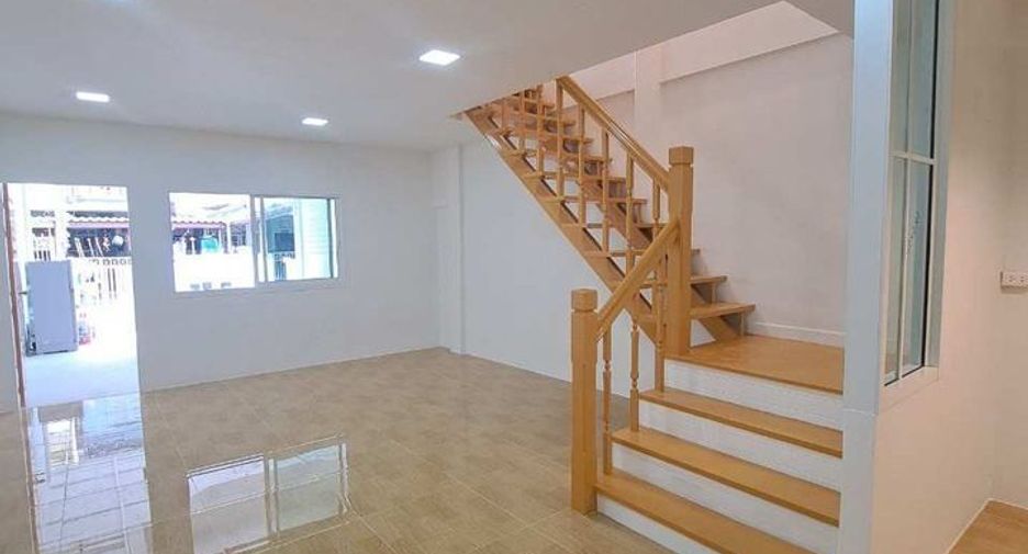 Casa adosada en venta de 3 habitaciones en Nong Khaem, Bangkok