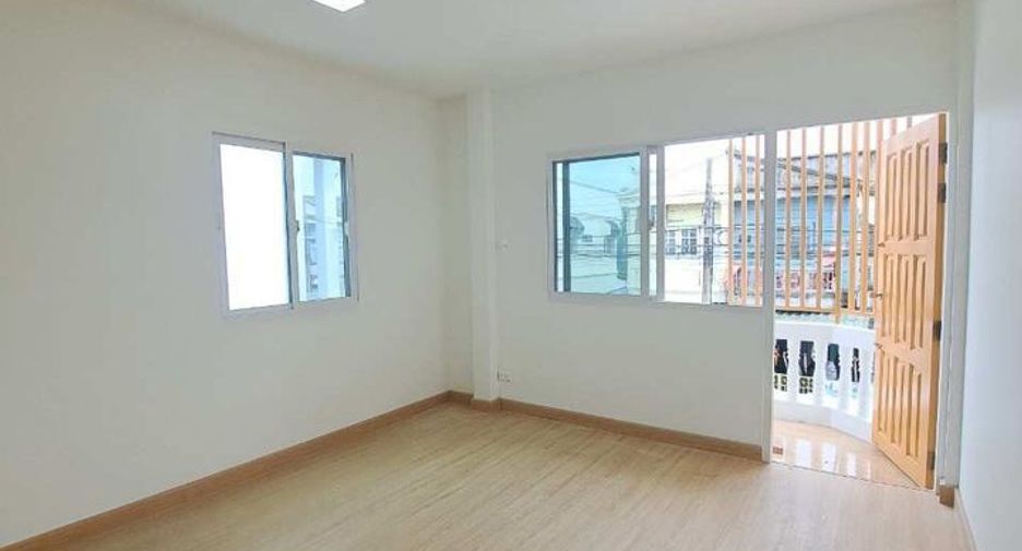 Casa adosada en venta de 3 habitaciones en Nong Khaem, Bangkok