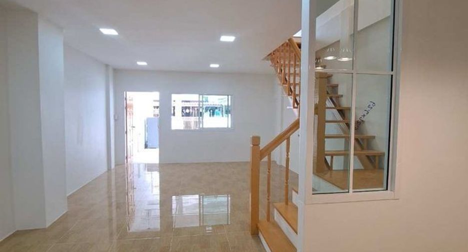 Casa adosada en venta de 3 habitaciones en Nong Khaem, Bangkok