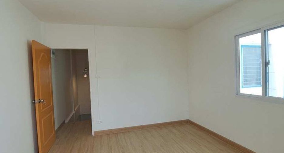 Casa adosada en venta de 3 habitaciones en Nong Khaem, Bangkok
