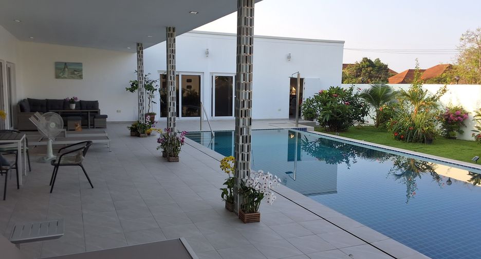 For sale and for rent 3 bedrooms villa in Bang Lamung, Chonburi