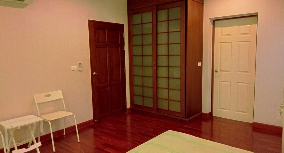 For sale 4 bedrooms house in Mueang Chiang Mai, Chiang Mai
