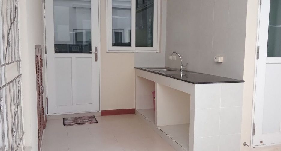 For sale 4 bedrooms house in Mueang Chiang Mai, Chiang Mai