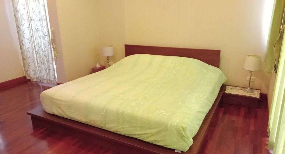 For sale 4 bedrooms house in Mueang Chiang Mai, Chiang Mai
