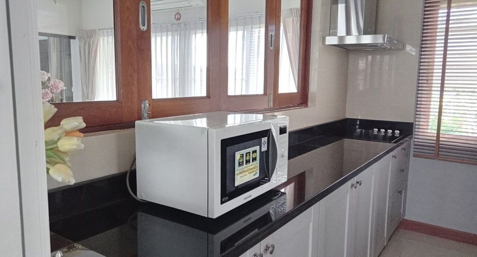 For sale 4 bedrooms house in Mueang Chiang Mai, Chiang Mai