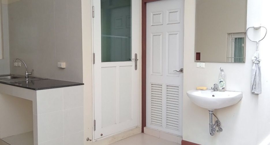 For sale 4 bedrooms house in Mueang Chiang Mai, Chiang Mai
