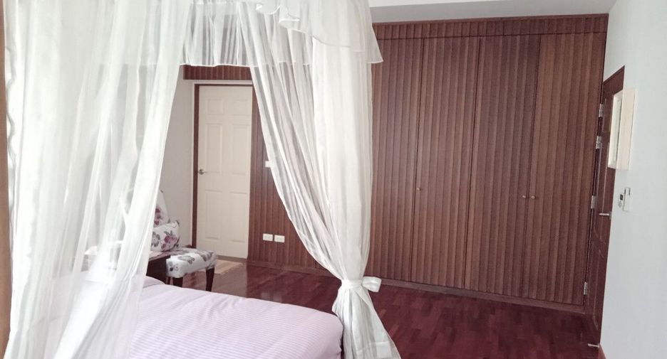 For sale 4 bedrooms house in Mueang Chiang Mai, Chiang Mai