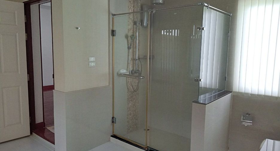 For sale 4 bedrooms house in Mueang Chiang Mai, Chiang Mai