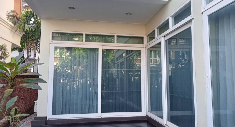 For sale 4 bedrooms house in Mueang Chiang Mai, Chiang Mai