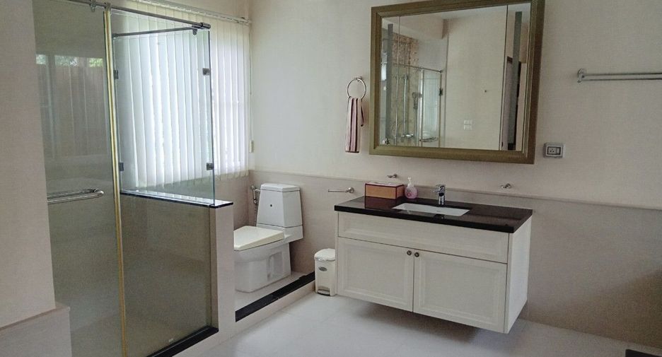 For sale 4 bedrooms house in Mueang Chiang Mai, Chiang Mai