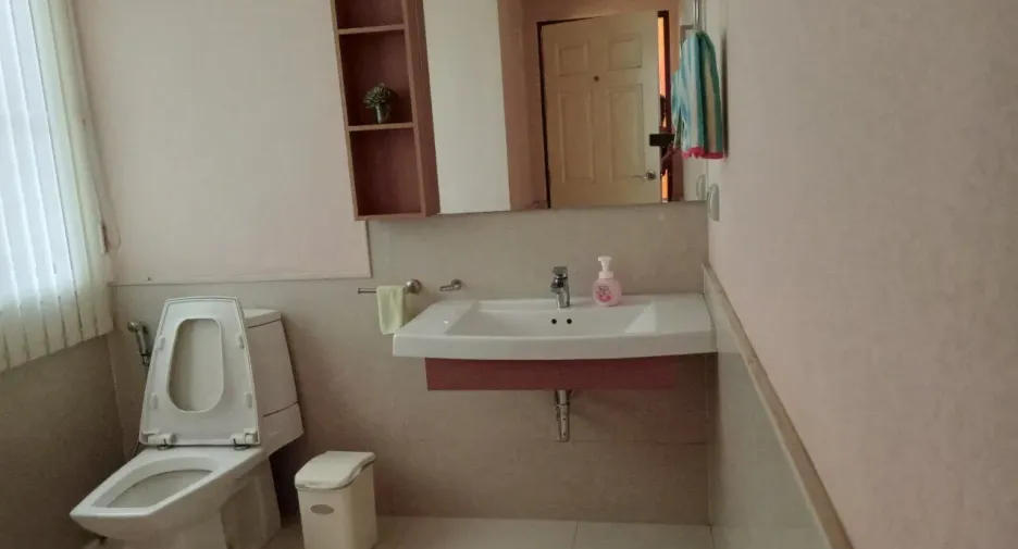 For sale 4 bedrooms house in Mueang Chiang Mai, Chiang Mai