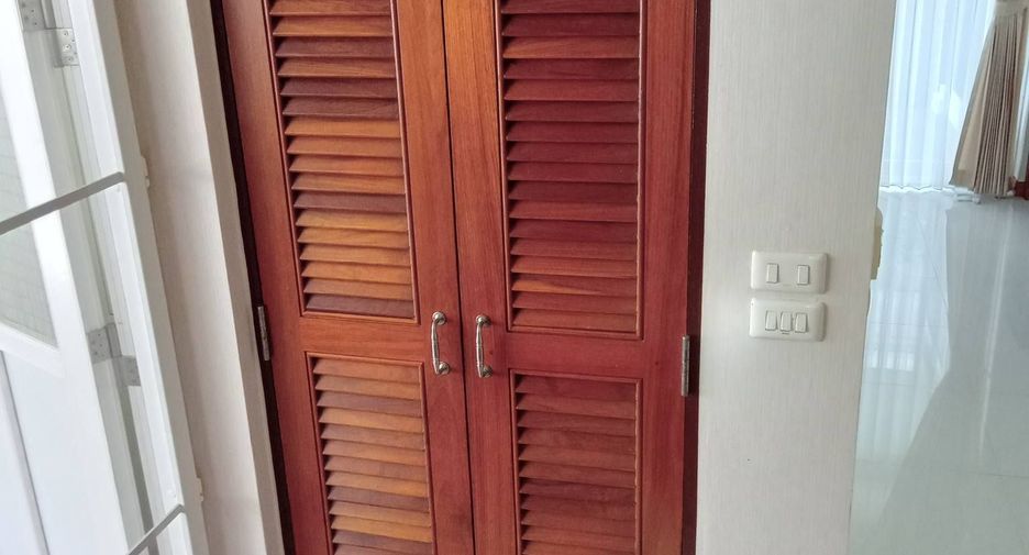 For sale 4 bedrooms house in Mueang Chiang Mai, Chiang Mai