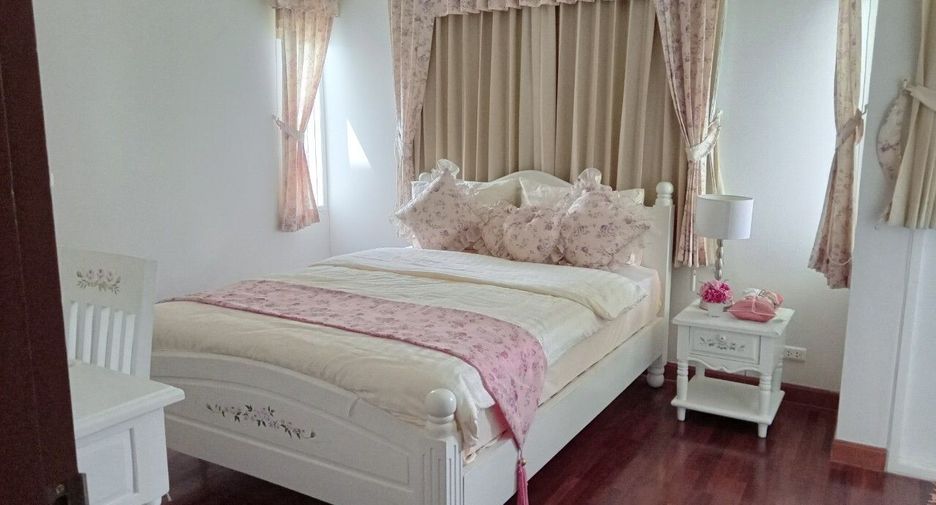 For sale 4 bedrooms house in Mueang Chiang Mai, Chiang Mai