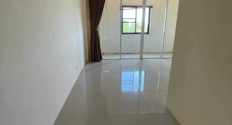 For sale 3 bedrooms retail Space in Si Racha, Chonburi