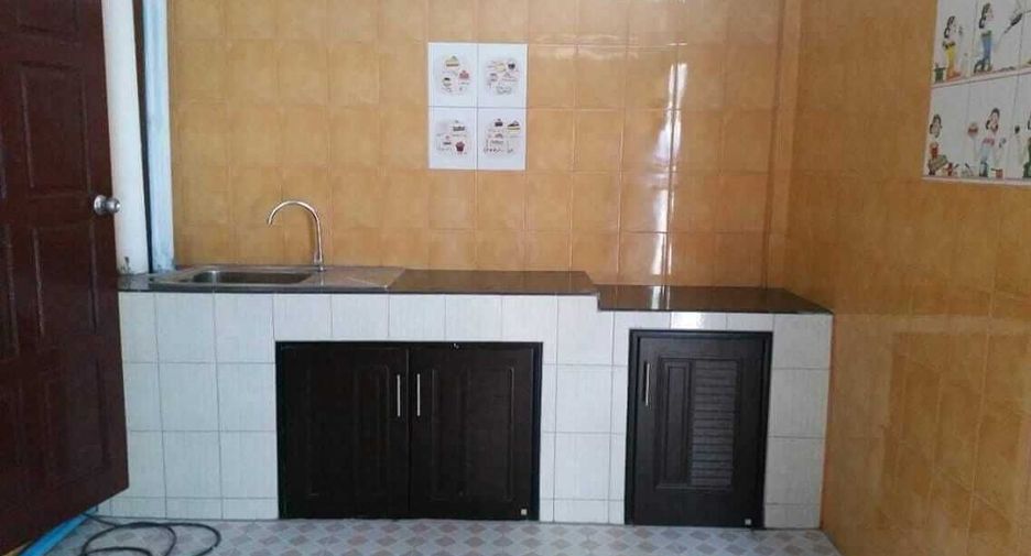 For sale 3 bedrooms retail Space in Si Racha, Chonburi