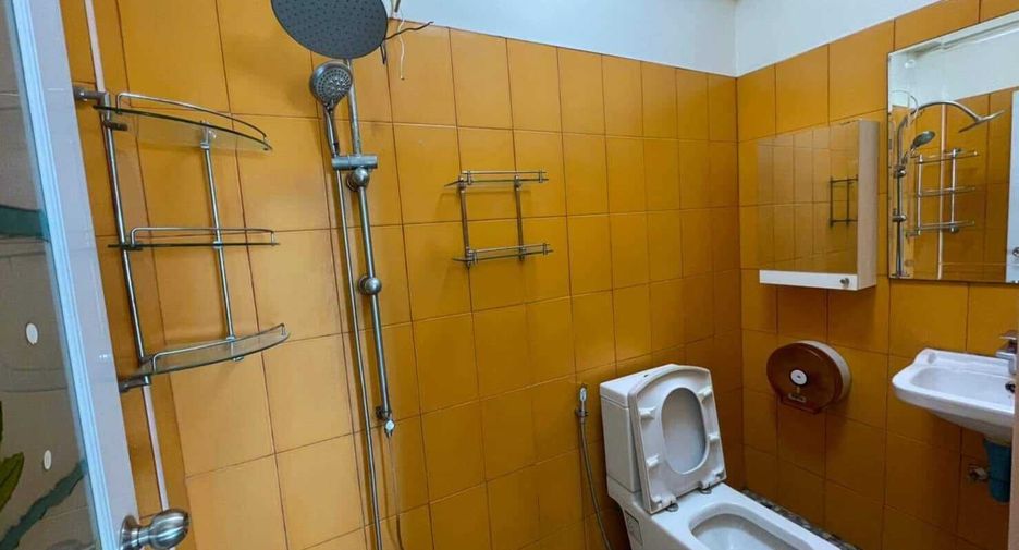 For sale 3 bedrooms retail Space in Si Racha, Chonburi