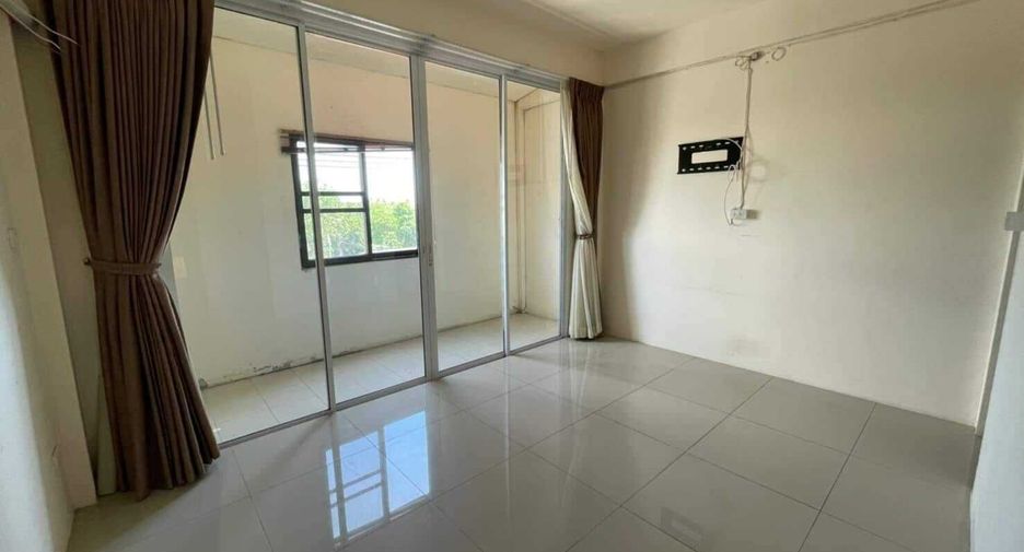 For sale 3 bedrooms retail Space in Si Racha, Chonburi