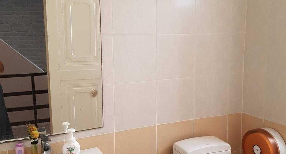 For sale 3 bedrooms retail Space in Si Racha, Chonburi