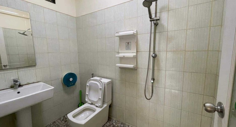 For sale 3 bedrooms retail Space in Si Racha, Chonburi