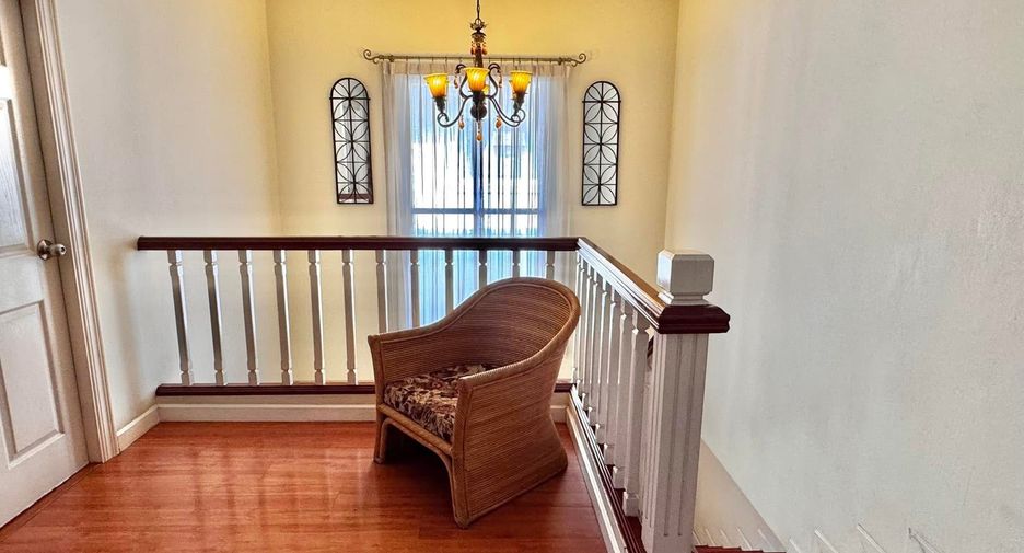 For sale 4 bedrooms house in Mueang Chiang Mai, Chiang Mai